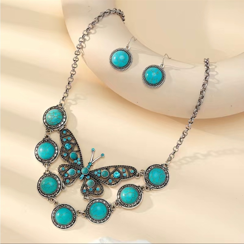New 2 pc butterfly necklace with earrings